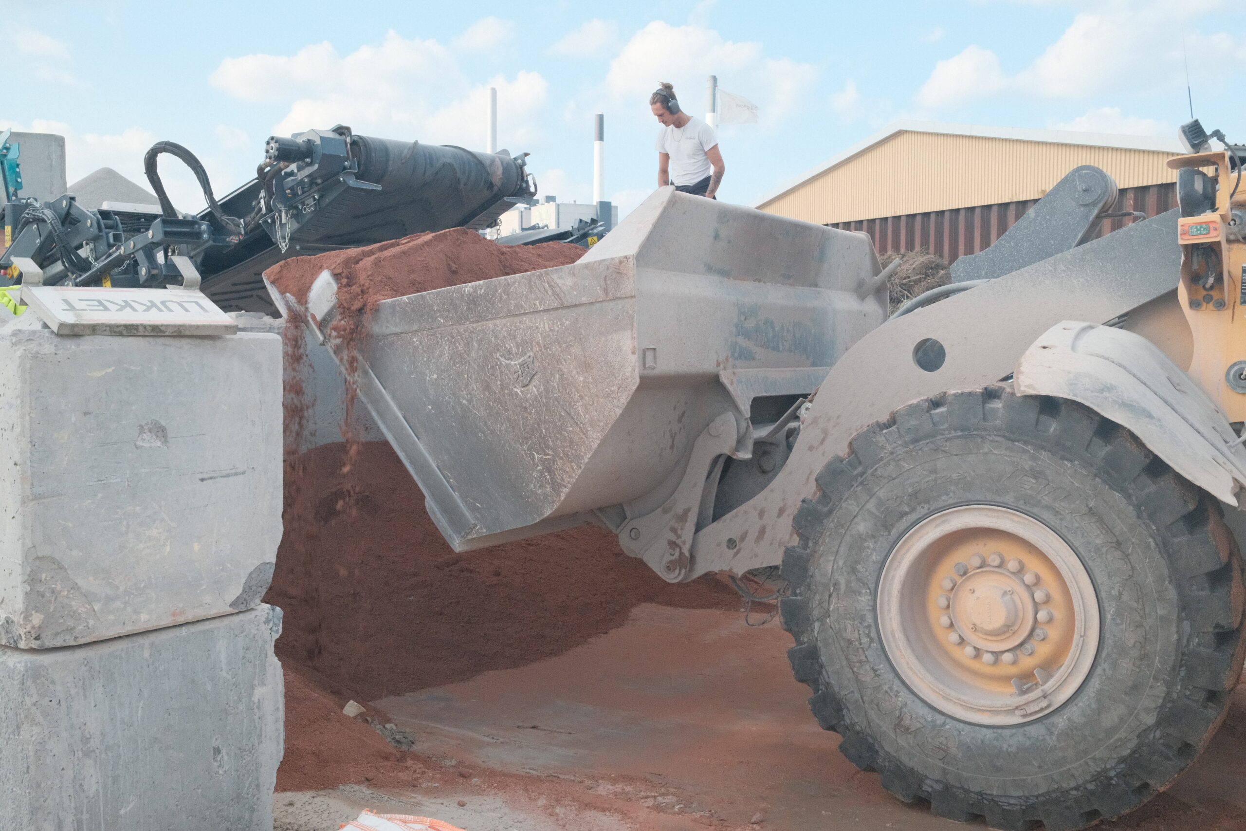 4EFF8704-5AC5-44EC-A1BA-8916B0A615E9