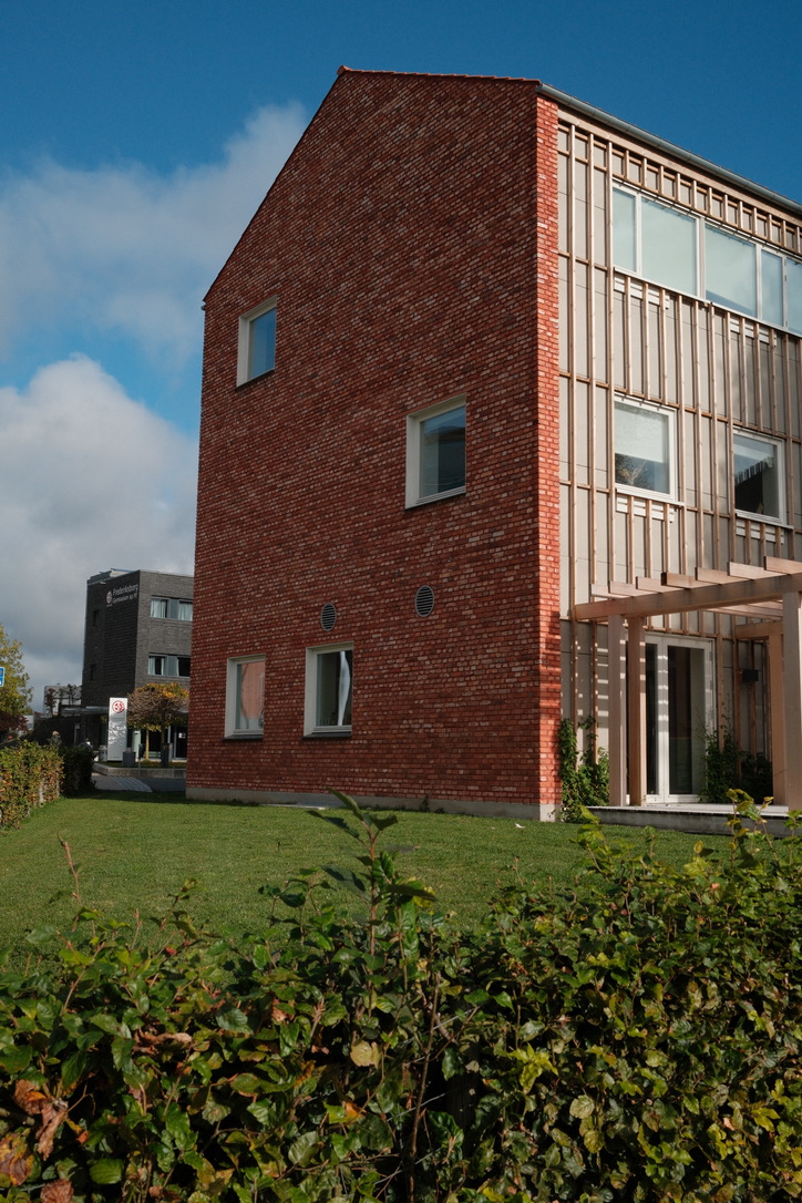 92D2E3A7-0441-4F54-A6A4-9668FC71A558_1_105_c