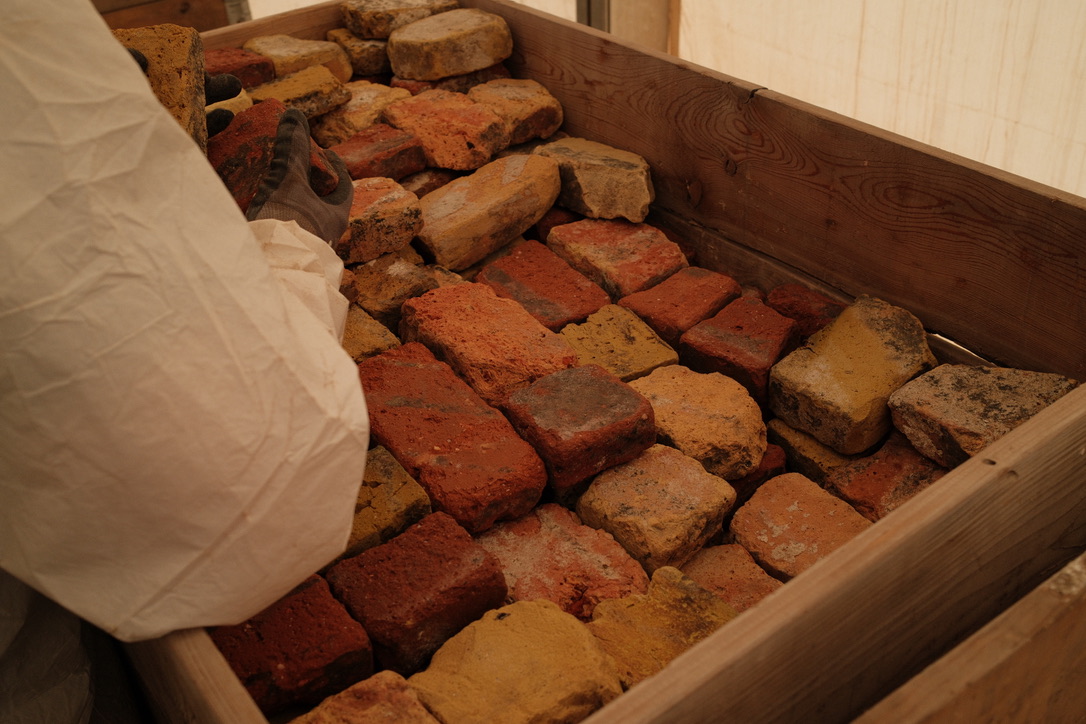 DDE920AC-CF03-411F-A610-054D813D6E14_1_105_c